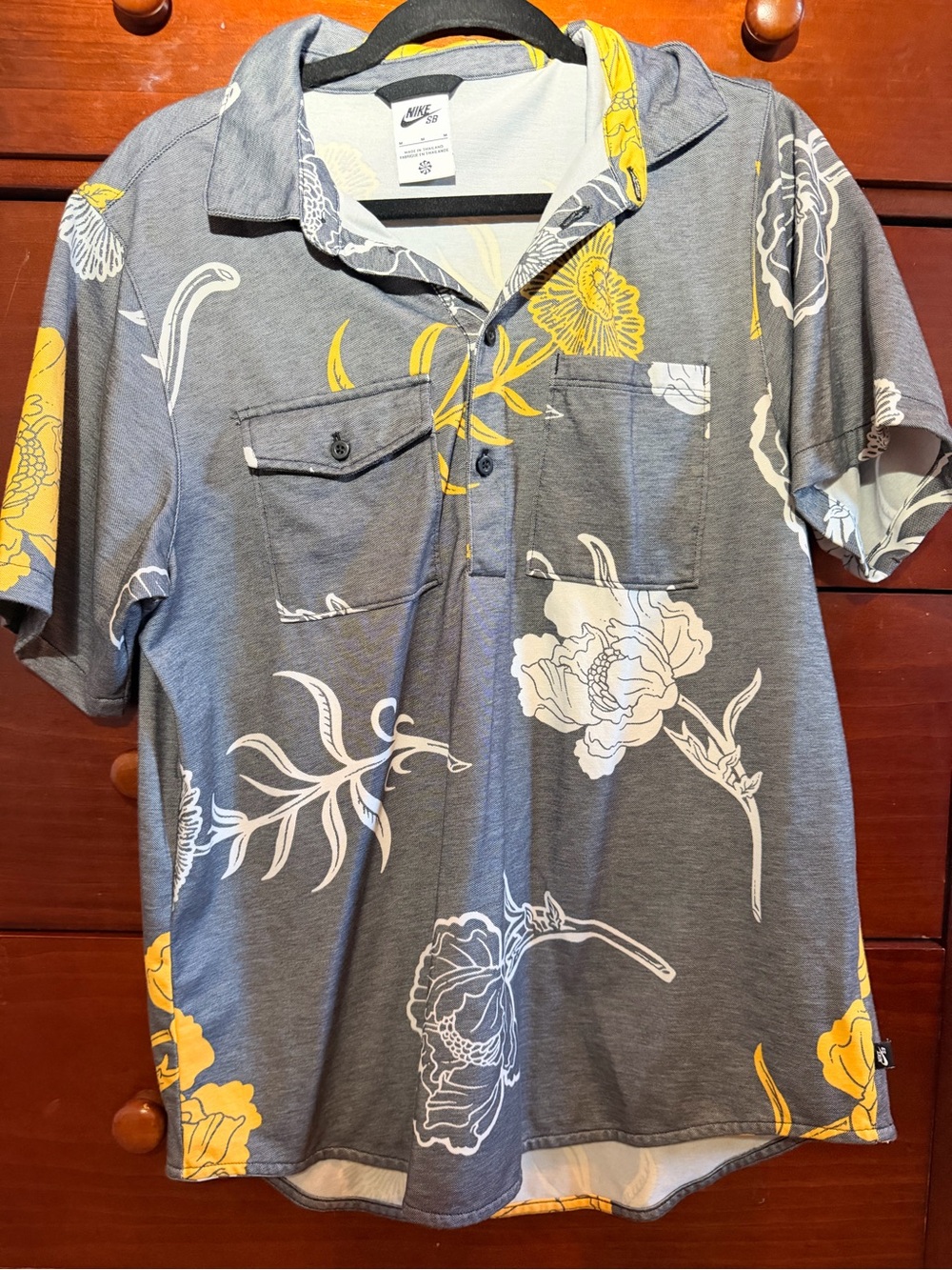 Nike sb Men’s Grey Floral Short-Sleeve Polo Shirt - Yellow & White Print